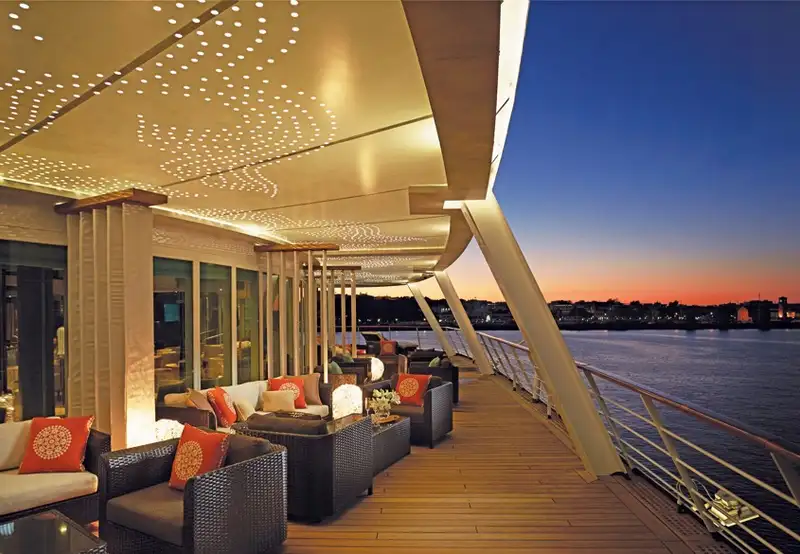 Horizon Lounge 