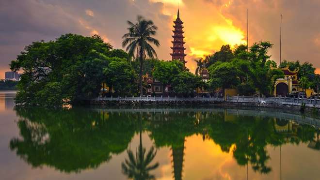 Savour rich street food in vibrant Hanoi