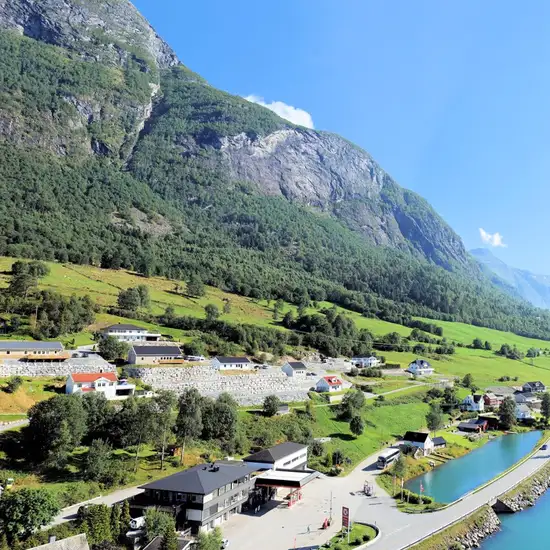 Innvikfjorden (Scenic Cruising)