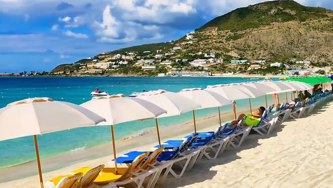 Feel warm ocean breezes in this vibrant capital