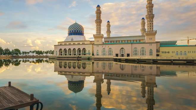 Bask in warm ocean breezes in Kota Kinabalu