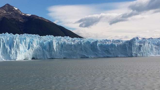 El Brujo Glacier - cruising