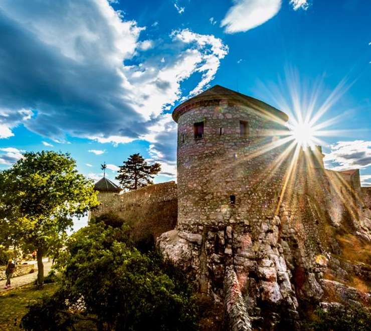 Tsrat Castle